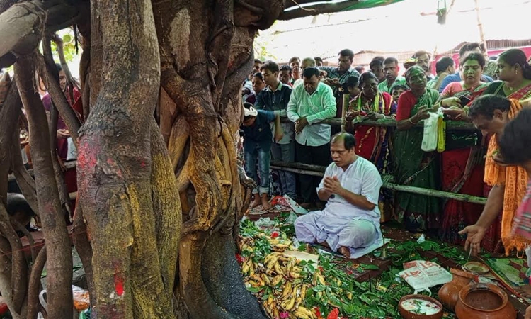 সাতক্ষীরায় বিশ্বকর্মা ও মনসা পূজা অনুষ্ঠিত 