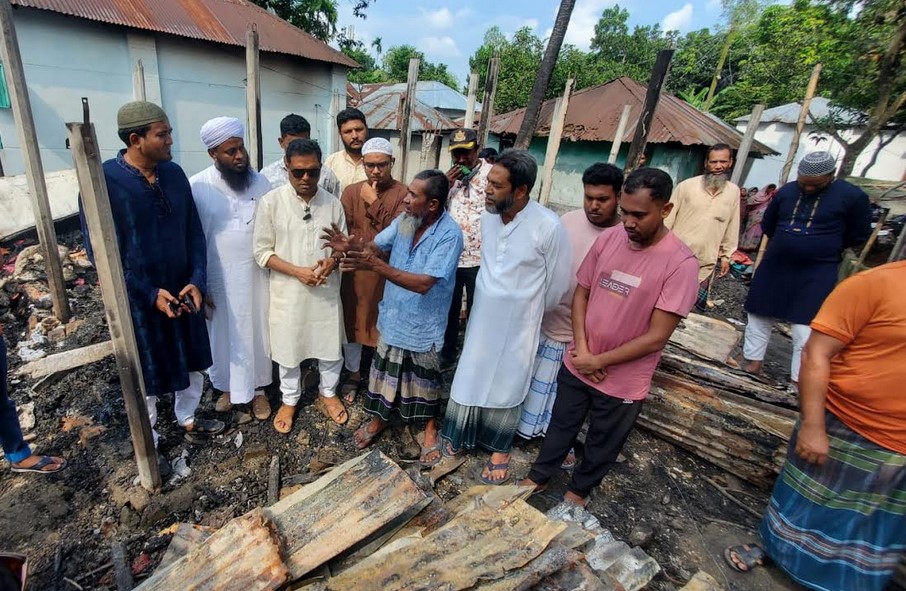 আগুনে ক্ষতিগ্রস্ত পরিবারের পাশে দাঁড়াচ্ছে ‘আমরা বিএনপি পরিবার’