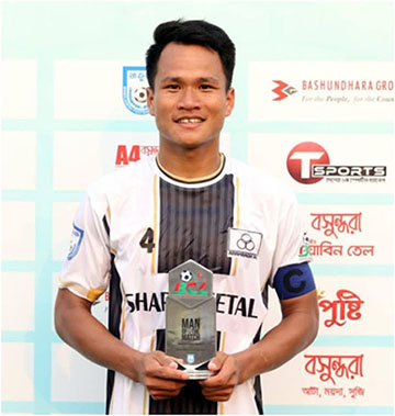 দুর্গম পাহাড় থেকে উঠে আসা ফুটবলার নিক্সনের স্বপ্ন জাতীয় দলে খেলা