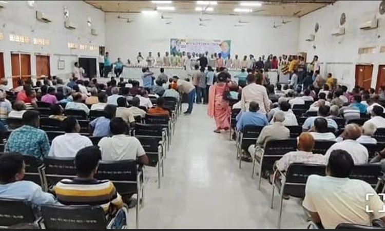ফরিদপুরে দুর্গাপূজা উপলক্ষে তারেক রহমানের পক্ষে উপহার বিতরণ