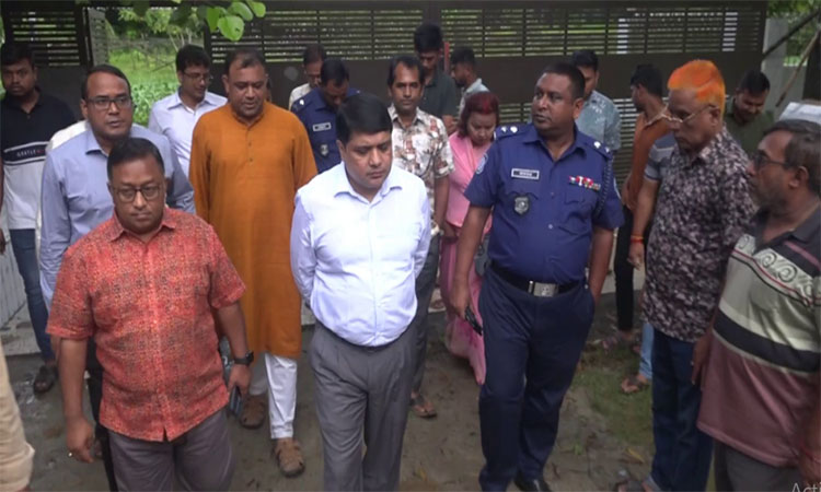শারদীয় দুর্গোৎসবের জন্য প্রস্তুত লক্ষ্মীপুর