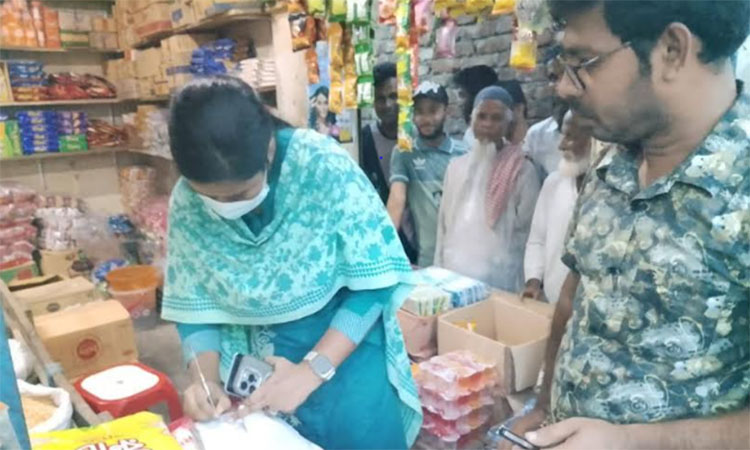 পাকুন্দিয়ায় চার ব্যবসা প্রতিষ্ঠানকে জরিমানা