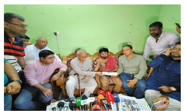 রূপগঞ্জে ছাত্রদলের সাবেক আহত নেতার পাশে বিএনপি