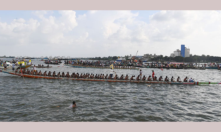 তারুণ্যের উৎসব উপলক্ষে নৌকা বাইচ প্রতিযোগিতা অনুষ্ঠিত