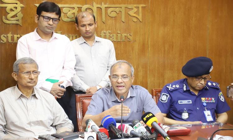 দুর্গাপূজার নির্বিঘ্ন আয়োজনে কোথাও কোনো শঙ্কা নেই: স্বরাষ্ট্র উপদেষ্টা