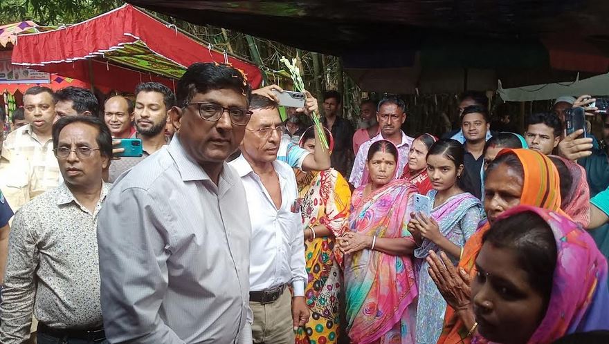মোল্লাহাটে পূজা মণ্ডপ পরিদর্শনে প্রধান উপদেষ্টার বিশেষ সহকারী আব্দুল হাফিজ 