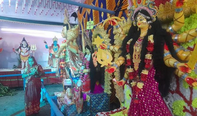 দর্শনার্থীদের নজর কাড়বে চরবানিয়ারি পূজামণ্ডপের ১৭১টি প্রতিমা 
