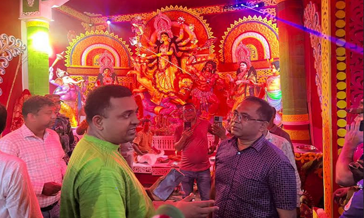 পটুয়াখালীতে পূজামণ্ডপ পরিদর্শনে প্রশাসন