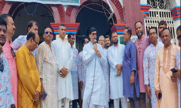 কুমিল্লায় বিএনপি নেতাদের পূজামণ্ডপ পরিদর্শন