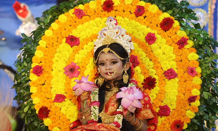 দিনাজপুরে কুমারী পূজায় ভক্তদের ভিড়
