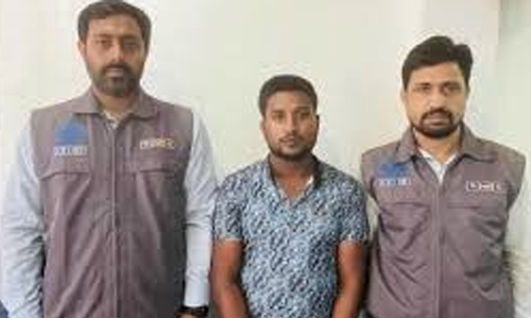 অনলাইনে প্রতারণাকারী চক্রের মূল হোতা গ্রেফতার