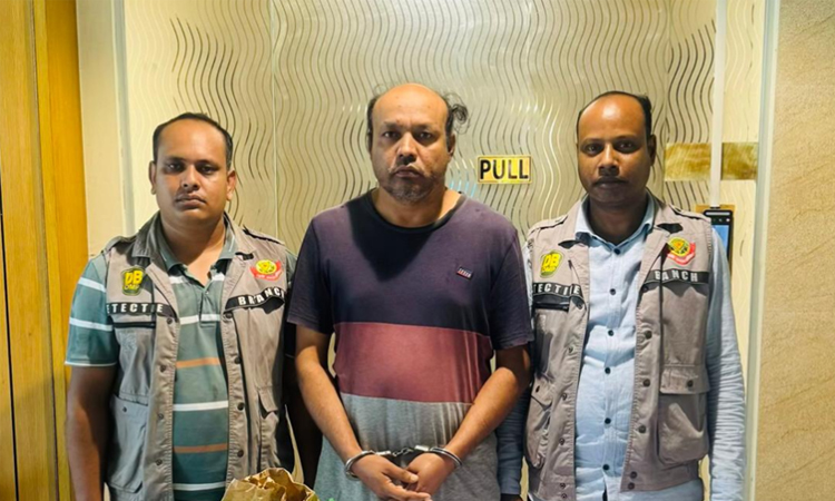 গান পাউডারসহ আওয়ামী লীগ কর্মী গ্রেফতার 