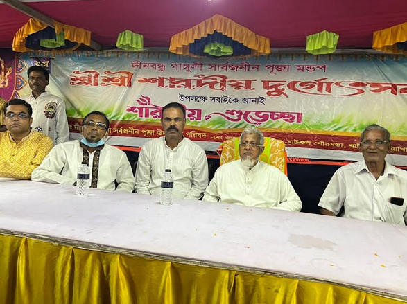 পটুয়াখালীতে মণ্ডপ পরিদর্শনে বিএনপি নেতা ইঞ্জিনিয়ার ফারুক তালুকদার