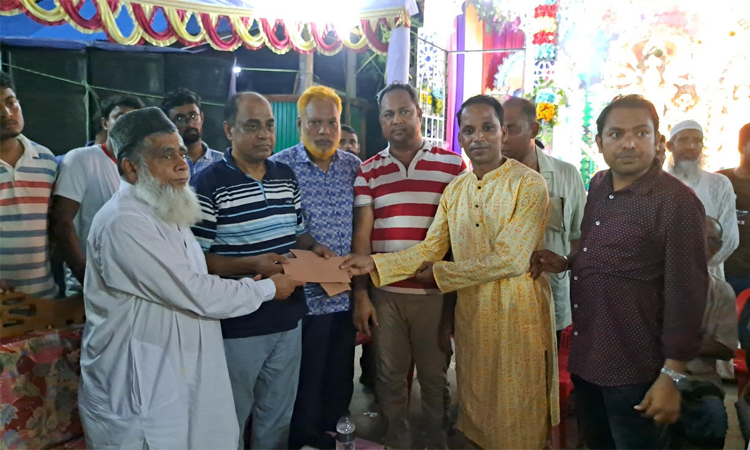 চাঁদপুরে ৬৮ মণ্ডপে বিএনপি নেতার অনুদান