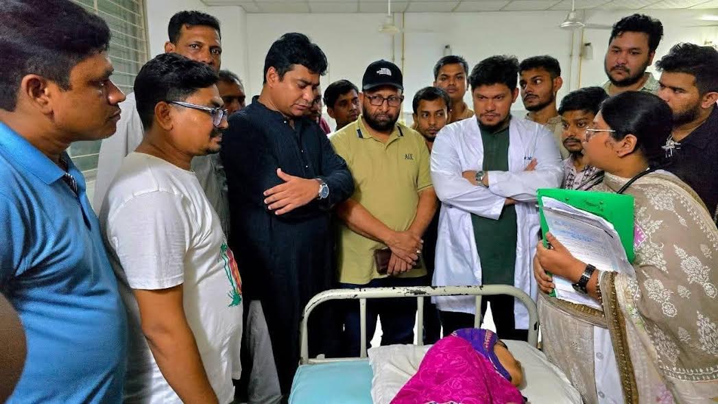 ক্যান্সার আক্রান্ত সুবর্ণচরের জান্নাতকে দেখতে গেলেন ছাত্রদল নেতৃবৃন্দ