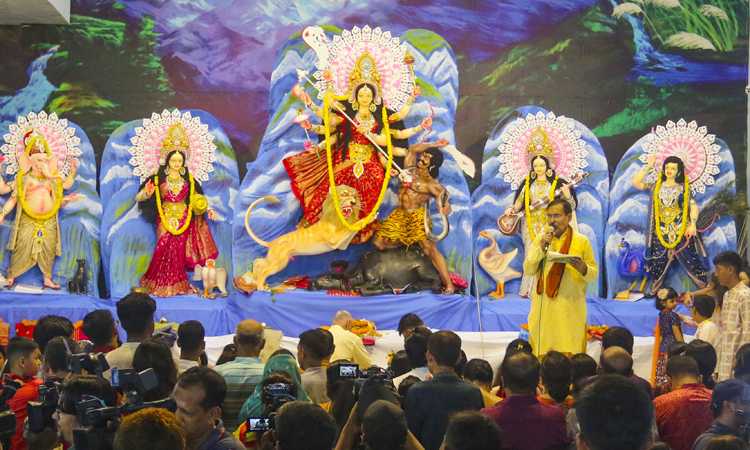শারদীয় দুর্গাপূজার মহানবমী উদযাপিত, দশমীতে দেবী দুর্গা ফিরে যাবেন কৈলাশে