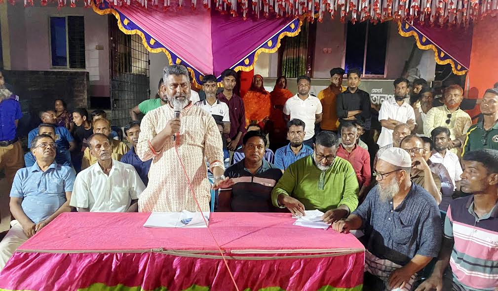 নওগাঁয় পূজামণ্ডপ পরিদর্শন করলেন কৃষকদল নেতা ফজলে হুদা