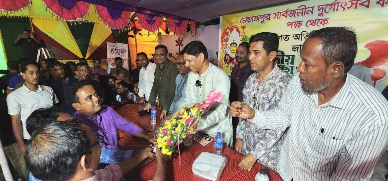 কবিরহাটে পূজামণ্ডপ পরিদর্শনে বিএনপি নেতারা