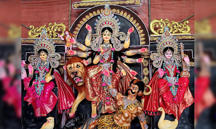 কুমিল্লায় বিজয়া দশমীতে বাজছে বিসর্জনের সুর