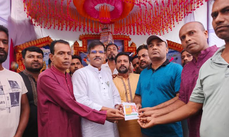 পিরোজপুরে বিভিন্ন মণ্ডপে জিয়াউর রহমান ফাউন্ডেশনের উপহার প্রদান