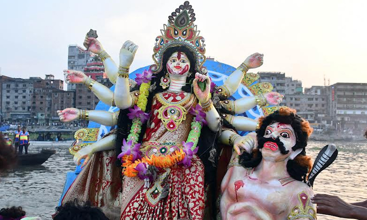বিসর্জনের মধ্য দিয়ে শেষ হলো শারদীয় দুর্গোৎসব