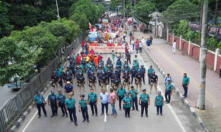 কঠোর নিরাপত্তায় শান্তিপূর্ণভাবে বিজয়া শোভাযাত্রা ও প্রতিমা বিসর্জন