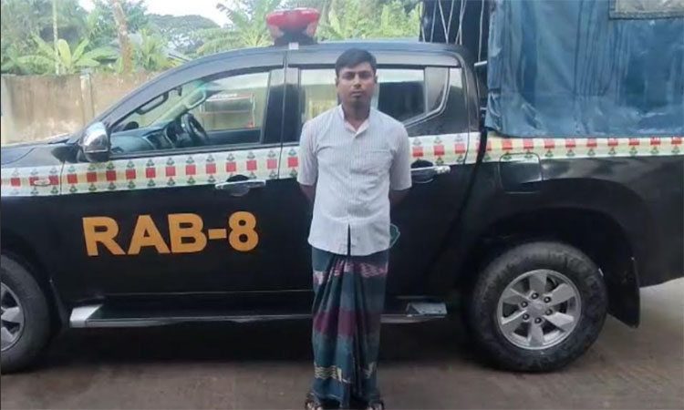 পটুয়াখালীতে তরমুজবাহী ট্রলার ডাকাতির প্রধান আসামি গ্রেফতার