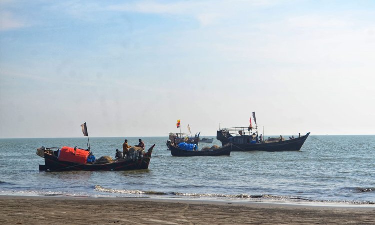 পটুয়াখালীতে ৭ দিনেও খোঁজ মেলেনি ৫ জেলের