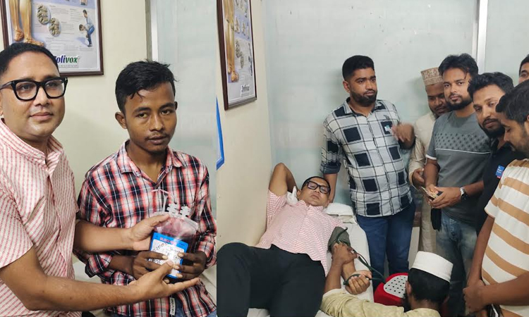 ভোলায় থ্যালাসেমিয়ায় আক্রান্ত ঈমনের চিকিৎসার দায়িত্ব নিলেন গণমাধ্যমকর্মীরা
