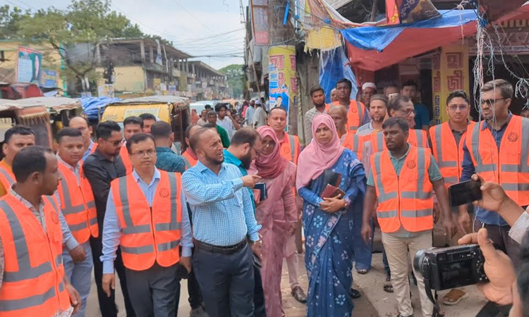 নেত্রকোণা শহরের ফুটপাত দখলমুক্তে উচ্ছেদ অভিযান জেলা প্রশাসনের 