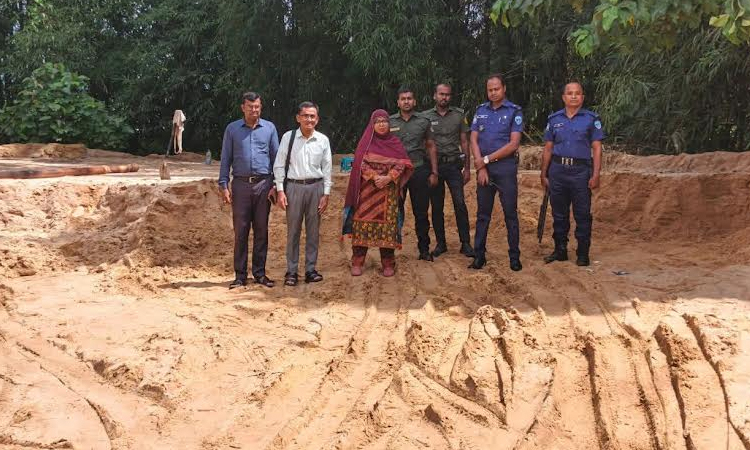 কাপ্তাই হ্রদ থেকে বালু উত্তোলনের দায়ে একলাখ টাকা জরিমানা