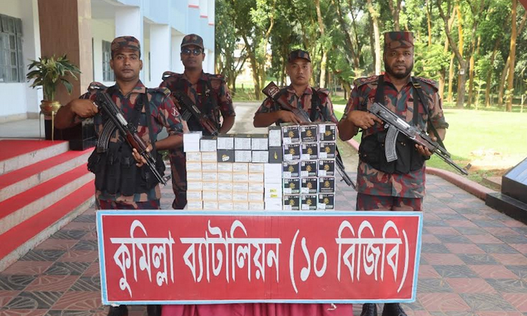 কুমিল্লা সীমান্তে ভারতীয় মোবাইল ও ডিসপ্লে জব্দ
