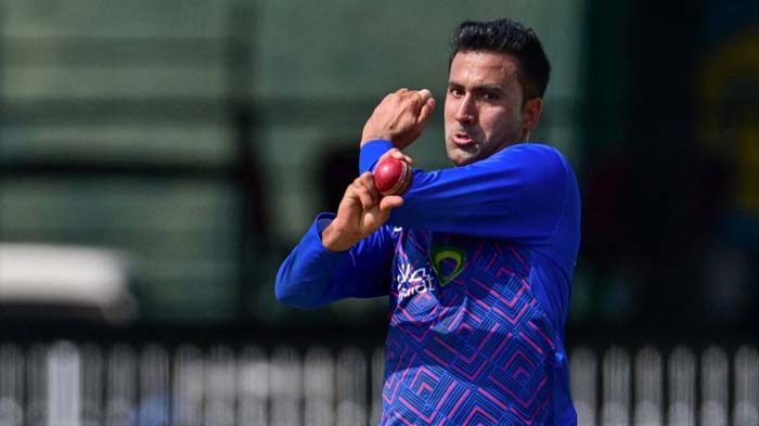 সিরিজ শুরুর আগেই ছিটকে গেলেন সেলিম