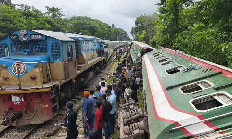 সিলেটে ট্রেন লাইনচ্যুতের ঘটনায় তদন্ত কমিটি, লোকো মাস্টারসহ বরখাস্ত ২