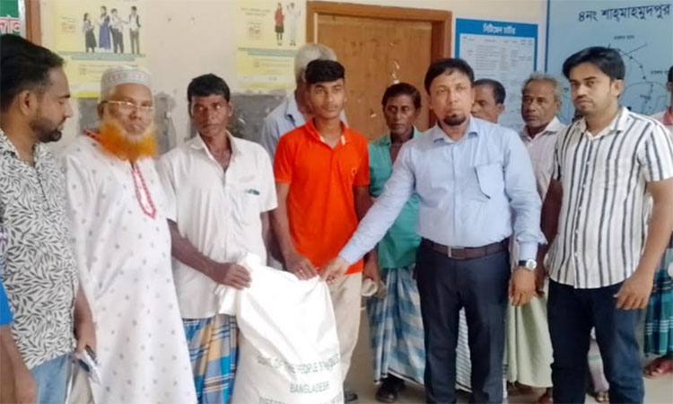 চাঁদপুরে ৪৫ হাজার জেলেকে খাদ্য সহায়তা প্রদান