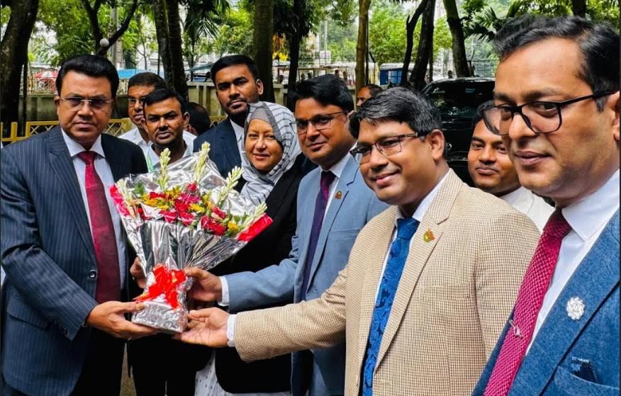 কুড়িগ্রাম ডিজিটাল লার্নিং সেন্টার উদ্বোধন করেছেন বিচারপতি শশাঙ্ক শেখর সরকার 