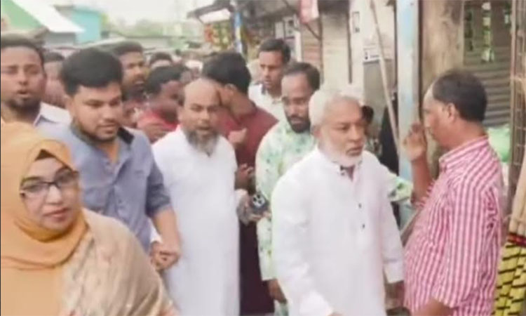 সোনারগাঁও উপজেলায় বিএনপির ৩১ দফার লিফলেট বিতরণ ও গণসংযোগ 