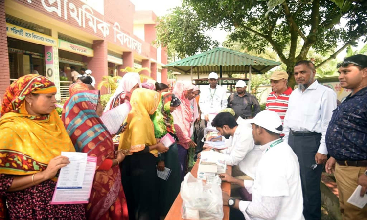 জিয়া হার্ট ফাউন্ডেশনের উদ্যোগে দিনাজপুর ফ্রি চিকিৎসা স্বাস্থ্যসেবা ক্যাম্প অনুষ্ঠিত