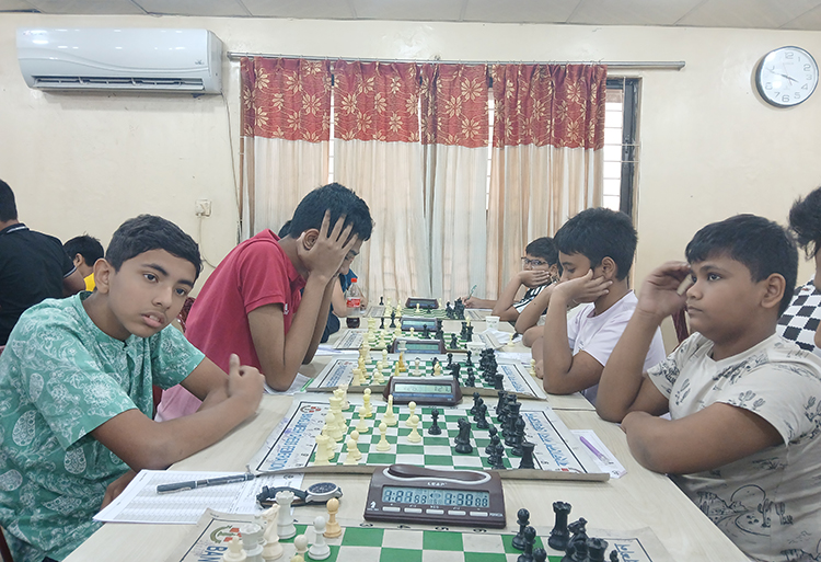 ৪২তম জাতীয় জুনিয়র দাবায় চতুর্থ রাউন্ড শেষে তিনজন খেলোয়াড় শীর্ষে