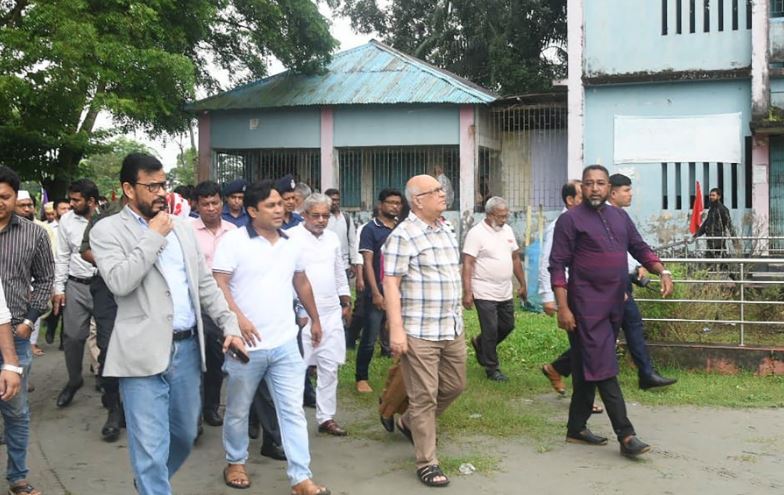 দপদপিয়া ইউনিয়ন ডিগ্রি কলেজ পরিদর্শন করলেন উপদেষ্টা ফারুক-ই-আজম