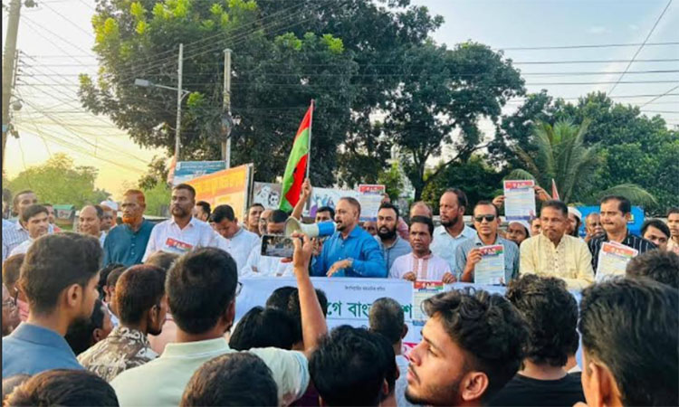 ময়মনসিংহে ৩১ দফার লিফলেট বিতরণ ও গণসংযোগ করেছে বিএনপি