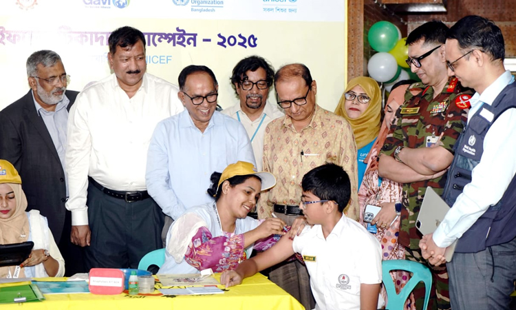 টাইফয়েড প্রতিরোধে সকলকে সতর্ক থাকতে হবে : প্রাথমিক ও গণশিক্ষা উপদেষ্টা
