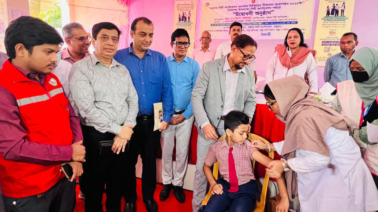 চট্টগ্রামে টাইফয়েড টিকাদান ক্যাম্পেইনের উদ্বোধন