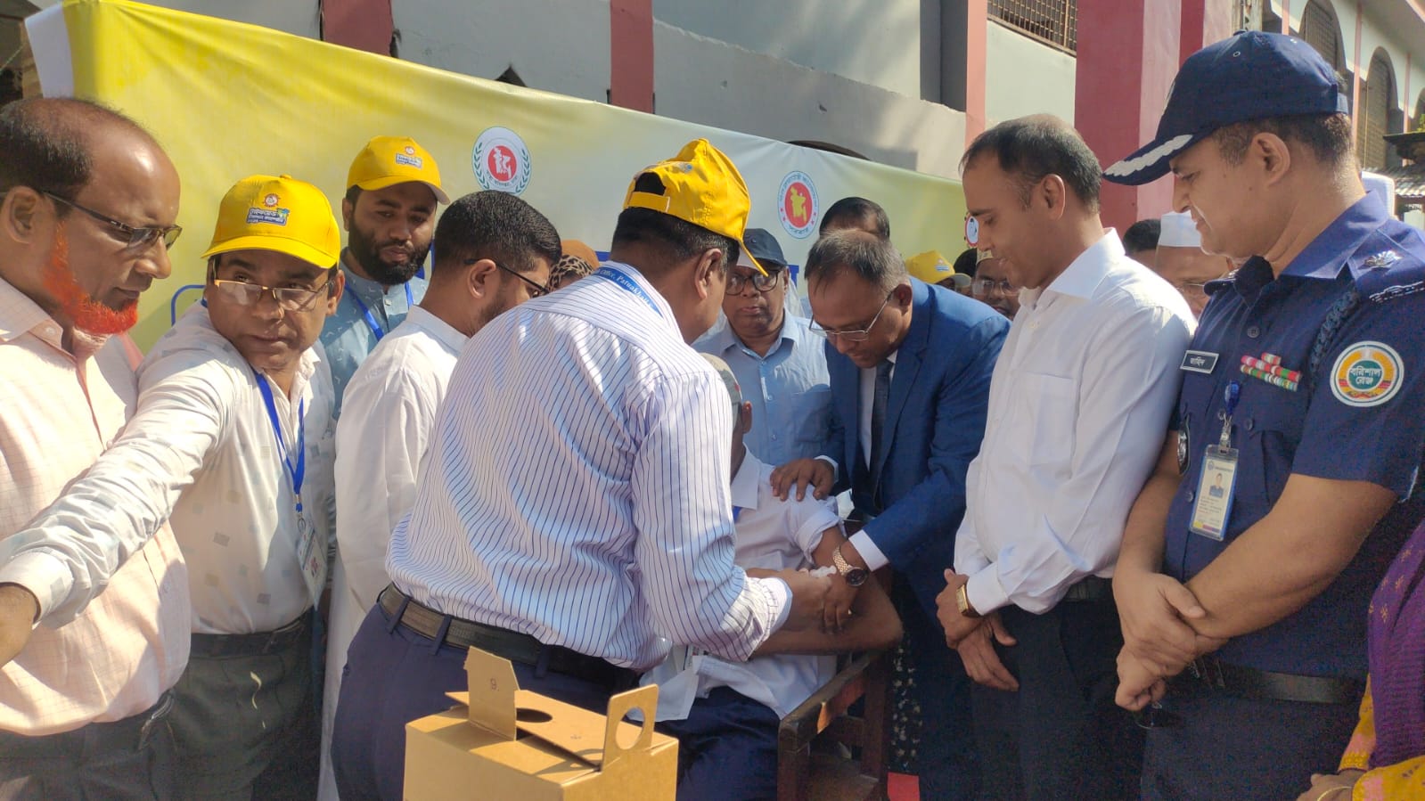 পটুয়াখালীতে টিকা প্রদান শুরু, পাবে ৫ লাখ শিশু-কিশোর