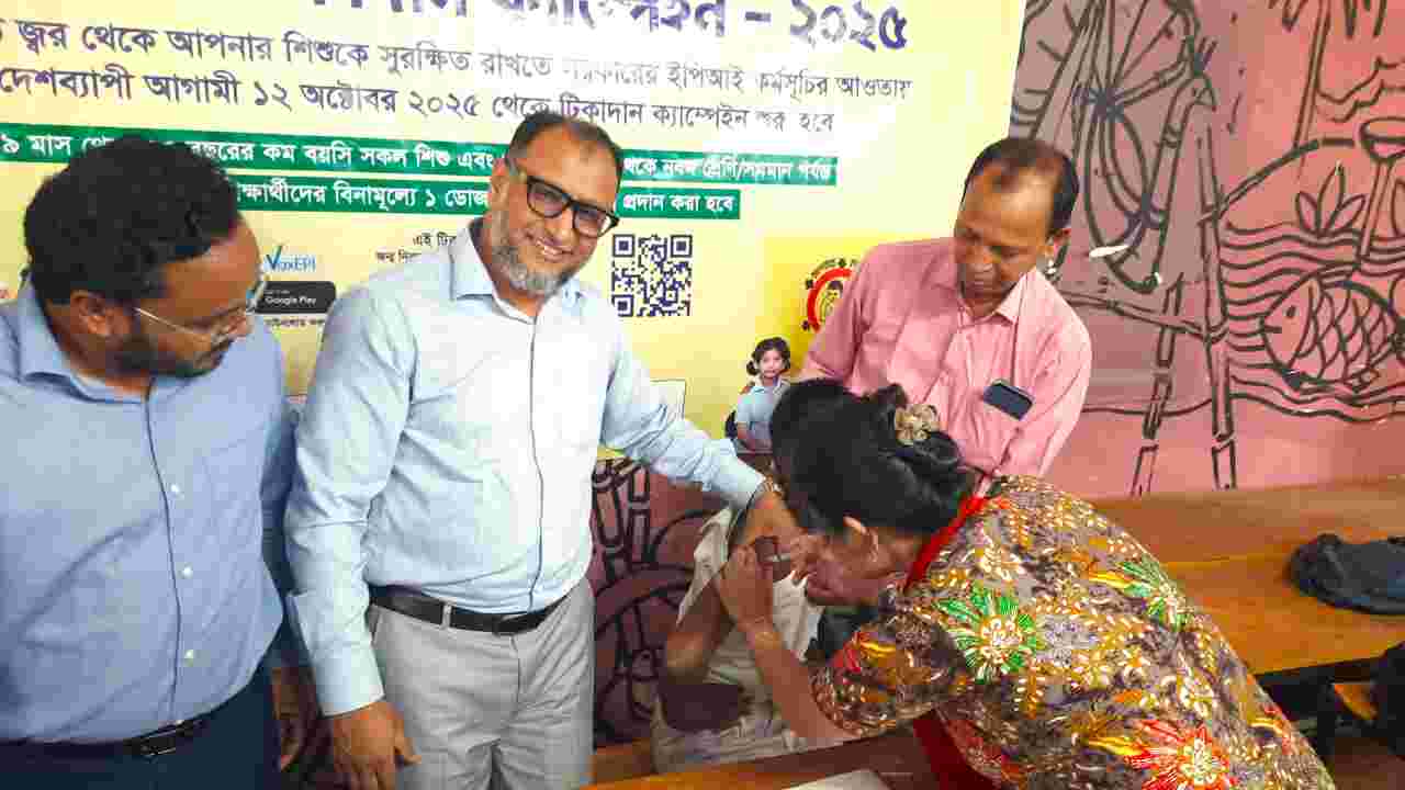 বান্দরবানে টাইফয়েড টিকাদান কর্মসূচি শুরু হয়েছে