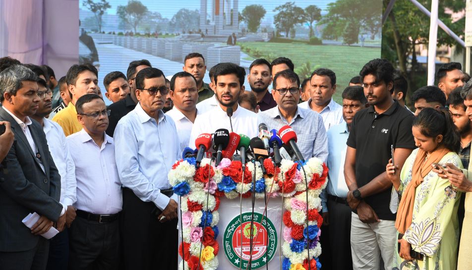 ওসমানী উদ্যানে ‘জুলাই স্মৃতিস্তম্ভ’র ভিত্তিপ্রস্তর স্থাপন