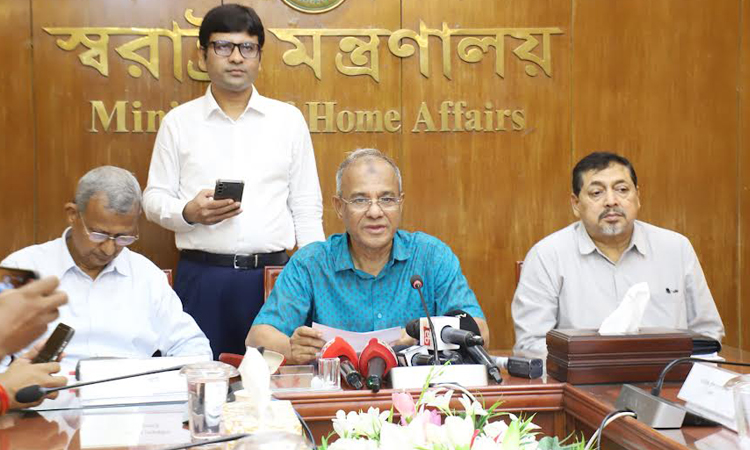 নির্বাচনী দায়িত্ব পালনে আইনশৃঙ্খলা বাহিনীর ৭ লাখ ৬৮ হাজার সদস্যকে প্রশিক্ষণ দেওয়া হচ্ছে : স্বরাষ্ট্র উপদেষ্টা