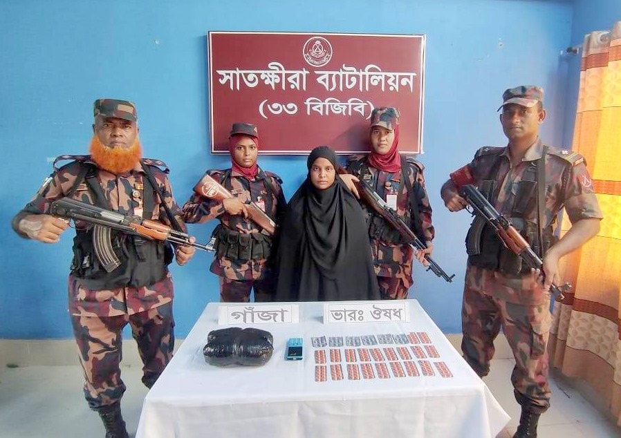 সাতক্ষীরার বিভিন্ন সীমান্ত থেকে ভারতীয় চোরাচালানী পণ্যসহ এক নারী চোরাকারবারী আটক