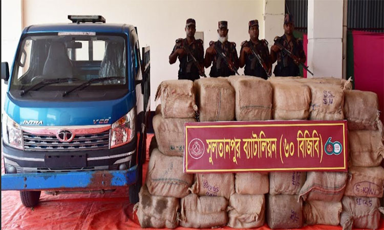কুমিল্লা সীমান্তে ভারতীয় শাড়ি জব্দ