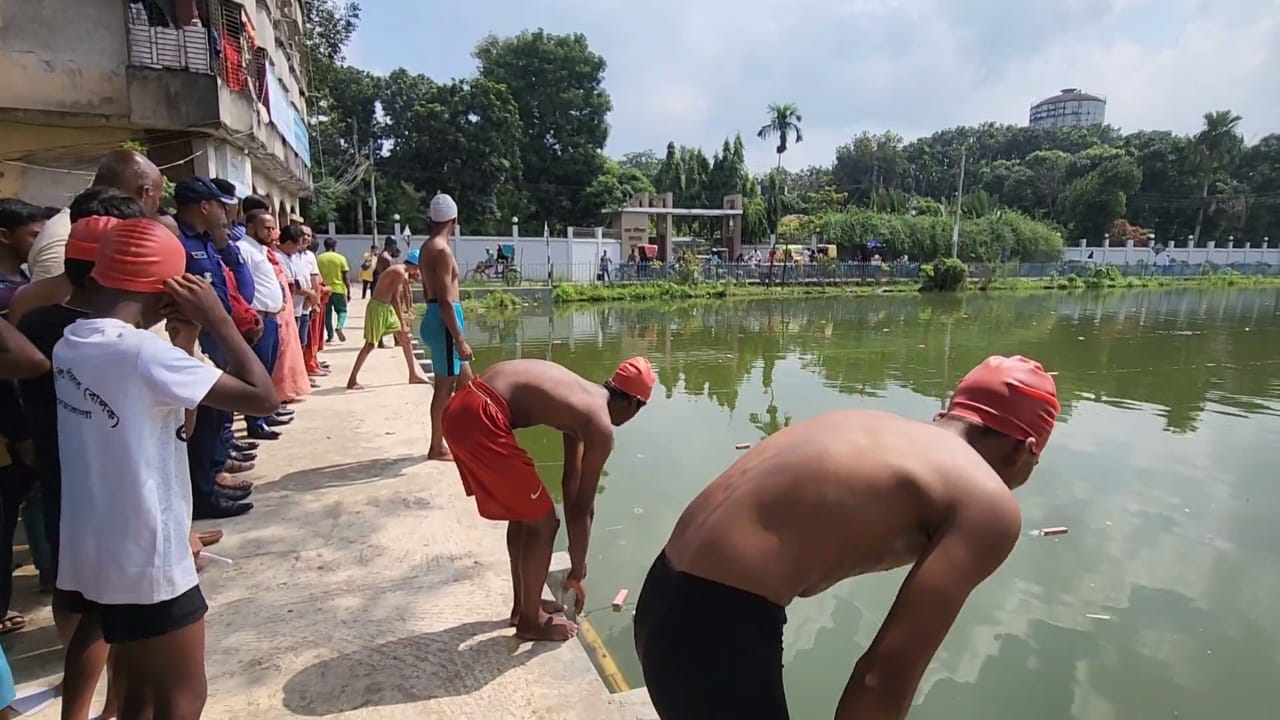 নেত্রকোণায় মাসব্যাপী সাঁতার প্রশিক্ষণ শুরু